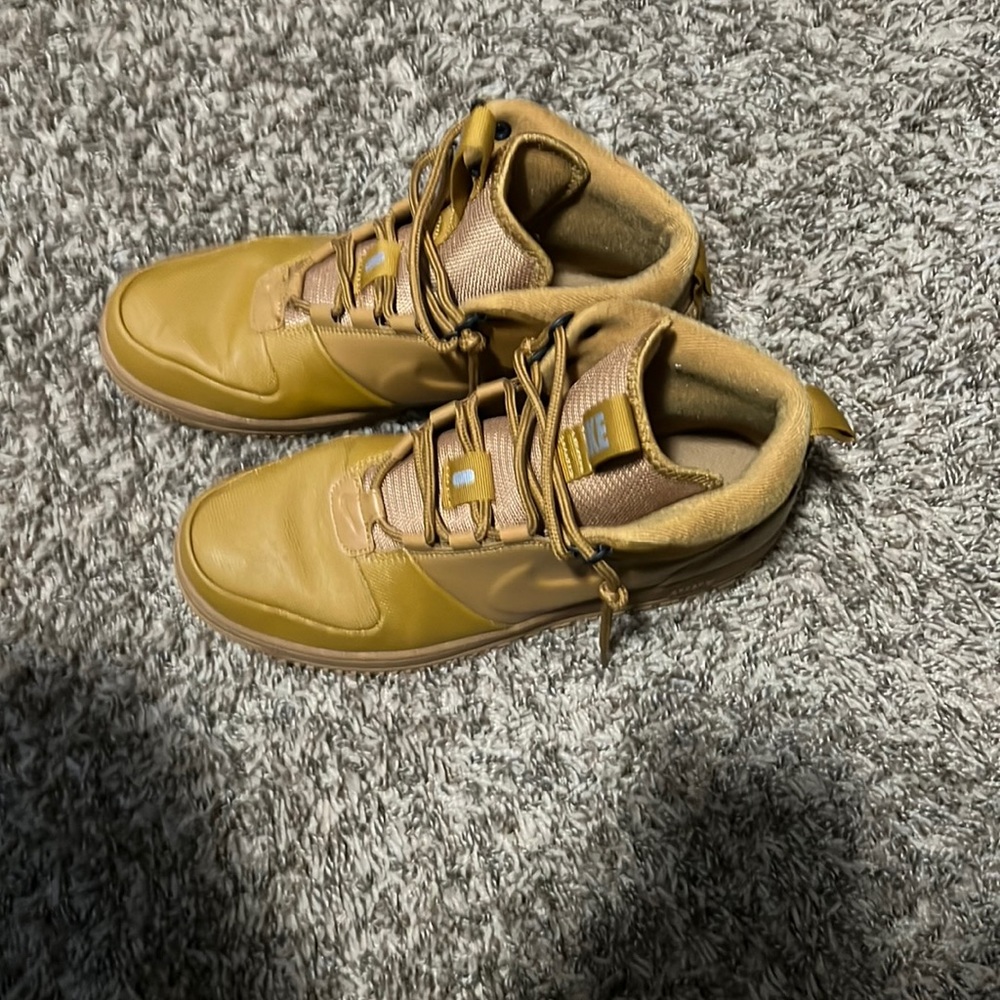Men’s Nike path boots